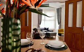 Anfield Home Sleeps 5 Close To Lfc Free Parking