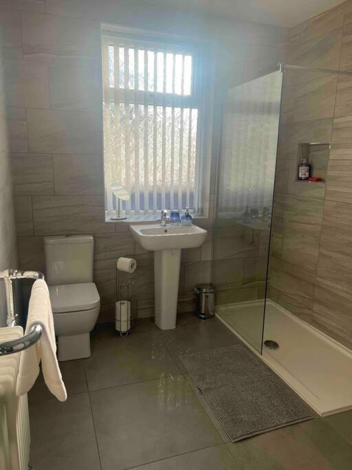Anfield Home Sleeps 5 Close To Lfc Free Parking Liverpool Exterior foto