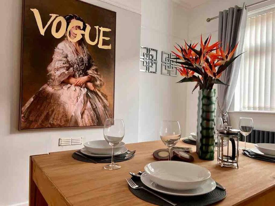 Anfield Home Sleeps 5 Close To Lfc Free Parking Liverpool Exterior foto